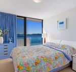 Gorgeous Harbourside with Stunning views - Sunshine Coast Guide
