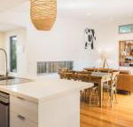 Island Pearl - Sunshine Coast Guide
