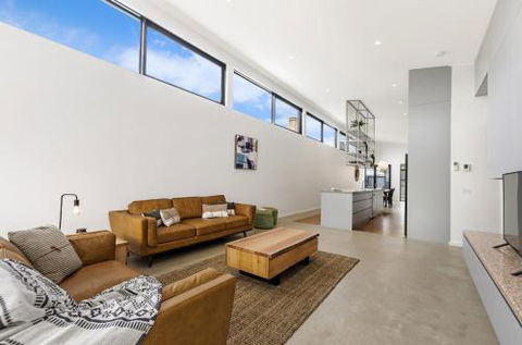Allure On Barclay - Sunshine Coast Guide 1