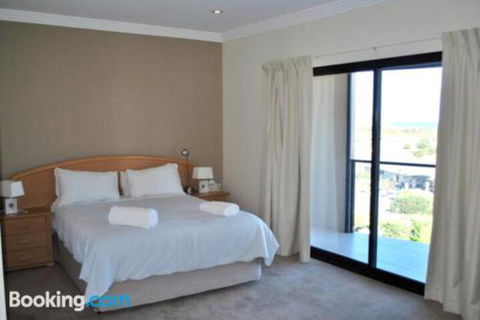 Eagles Nest - Sunshine Coast Guide 6