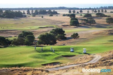 Eagles Nest - Sunshine Coast Guide 3