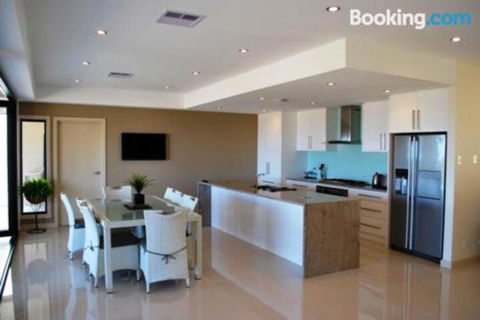 Eagles Nest - Sunshine Coast Guide 5