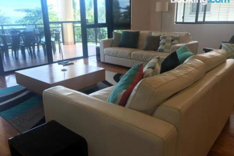 Townsville Strand Lighthouse Apartment 3 - Sunshine Coast Guide 4