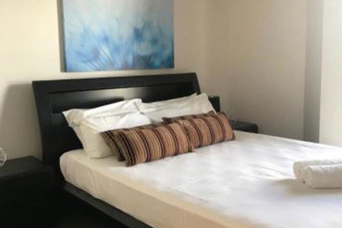 Townsville Strand Lighthouse Apartment 3 - Sunshine Coast Guide 6