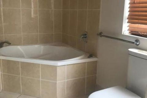 Townsville Strand Lighthouse Apartment 3 - Sunshine Coast Guide 5