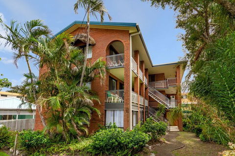 Air Conditioned Unit Stones Throw To The Waterfront - Sunshine Coast Guide 1