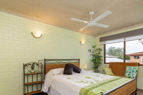 Air Conditioned Unit Stones Throw To The Waterfront - Sunshine Coast Guide 5