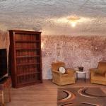 Desert Gum Retreat Gough St - Sunshine Coast Guide 0