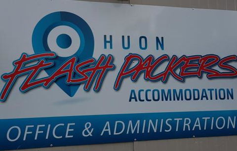 Huon Flash Packers - Sunshine Coast Guide 0