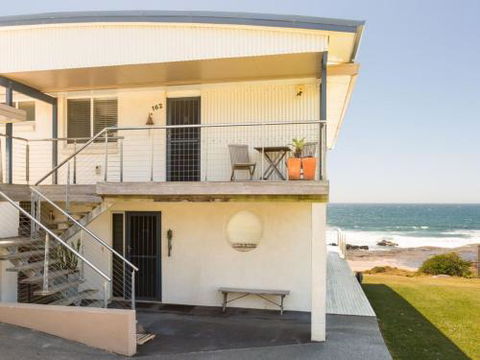 PENZANCE Gerroa Beachfront To Shelley Beach & 4pm Check Out Sundays - Sunshine Coast Guide 5