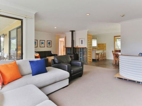 Take Time At Hyams Beach 4pm Check Out Sundays - Sunshine Coast Guide 2