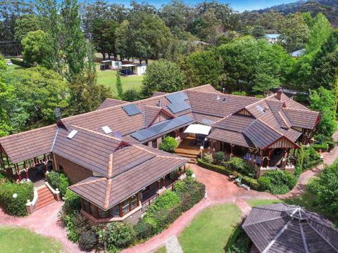 THE ELMS Berry Berry & Surrounds 4pm Check Out Sundays - Sunshine Coast Guide 4
