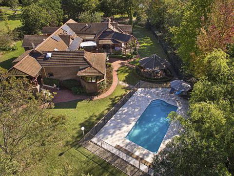 THE ELMS Berry Berry & Surrounds 4pm Check Out Sundays - Sunshine Coast Guide 2
