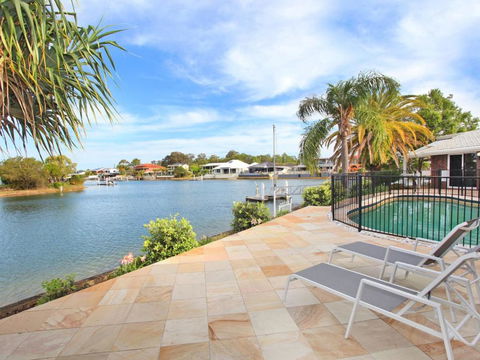 April 19 4 Bedroom Home On Canal With Pool Pontoon Aircon & WiFi! - Sunshine Coast Guide 3