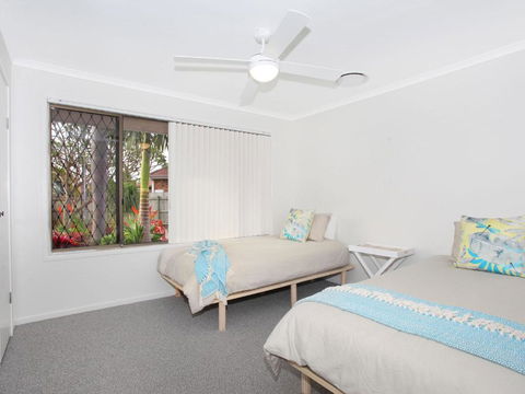 April 19 4 Bedroom Home On Canal With Pool Pontoon Aircon & WiFi! - Sunshine Coast Guide 2