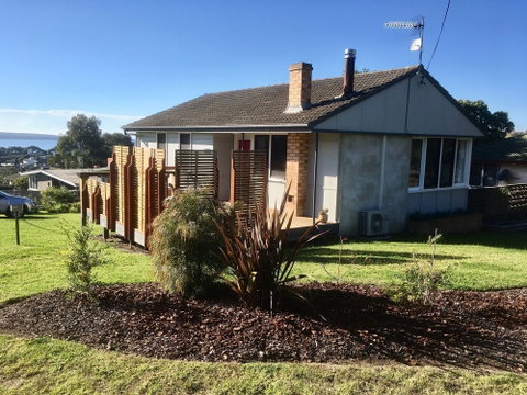 Hamlet House - Sunshine Coast Guide 0
