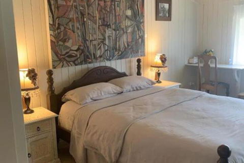 Hilltop Gallery - Sunshine Coast Guide 0