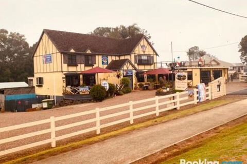 Hilltop Gallery - Sunshine Coast Guide 2