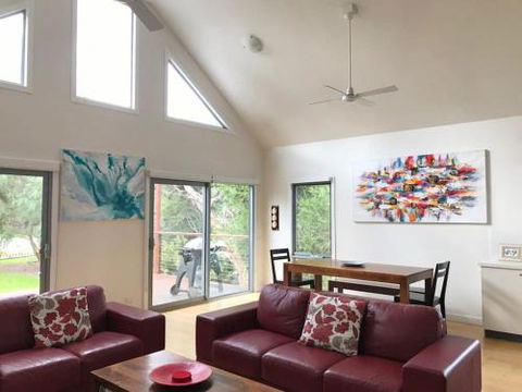 10 Anderson Avenue Sandy Point - Sunshine Coast Guide 2