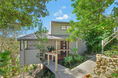 Valparaiso 23 Dulconghi Street - Sunshine Coast Guide 1