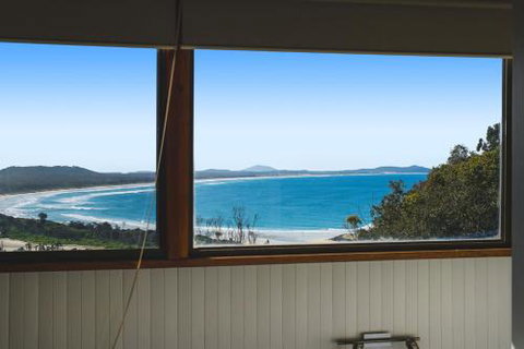 Valparaiso 23 Dulconghi Street - Sunshine Coast Guide 2