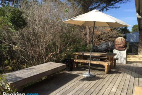 3 Anderson Avenue Sandy Point - Sunshine Coast Guide 2