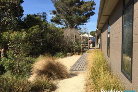 3 Anderson Avenue Sandy Point - Sunshine Coast Guide 0