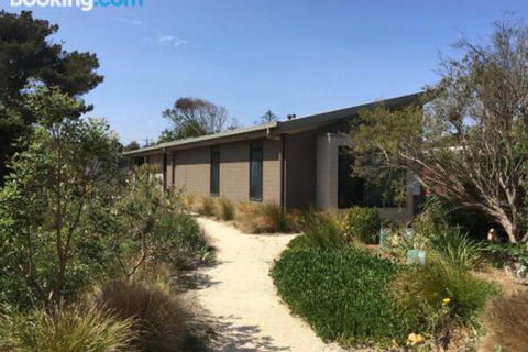 3 Anderson Avenue Sandy Point - Sunshine Coast Guide 6