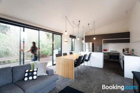 3 Anderson Avenue Sandy Point - Sunshine Coast Guide 3
