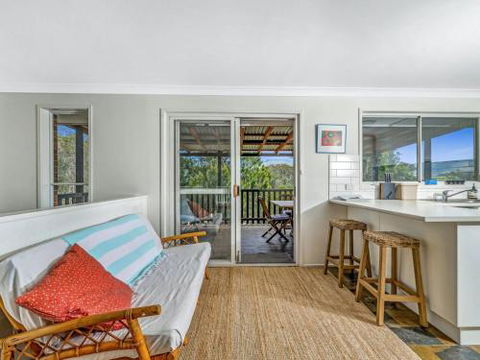 TREETOPS At WERRI BEACH Gerringong 4pm Check Out On Sundays - Sunshine Coast Guide 1