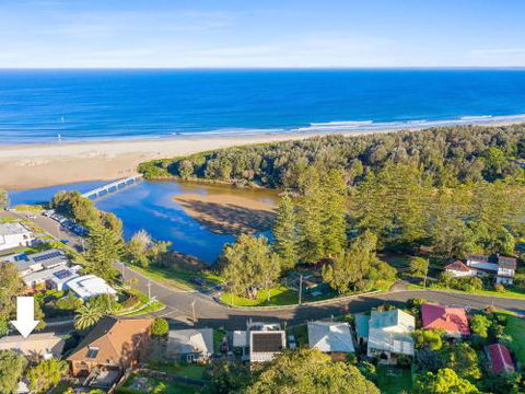 BOMBORA Gerroa 4pm Check Out Sundays - Sunshine Coast Guide 1