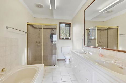 Anglesea Holiday House - Sunshine Coast Guide 6
