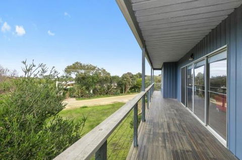 Anglesea Holiday House - Sunshine Coast Guide 4