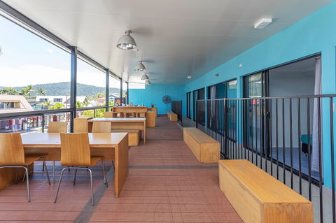 Airlie Sun & Sand Accommodation 2 - Sunshine Coast Guide 3