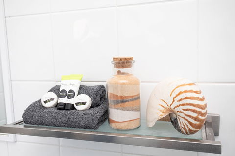 Airlie Sun & Sand Accommodation 2 - Sunshine Coast Guide 6