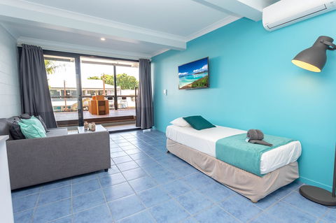 Airlie Sun & Sand Accommodation 2 - Sunshine Coast Guide 4