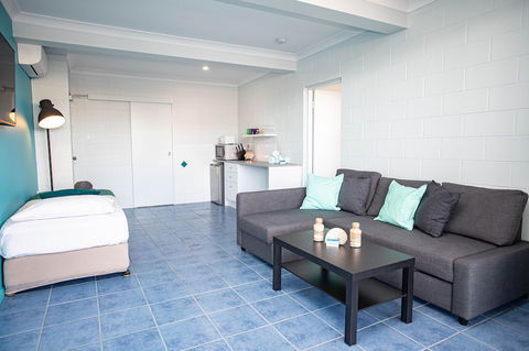 Airlie Sun & Sand Accommodation 2 - Sunshine Coast Guide 1