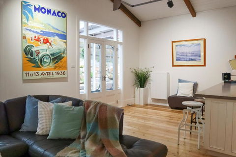 Vintage Charm On St. Leonards - Sunshine Coast Guide 2