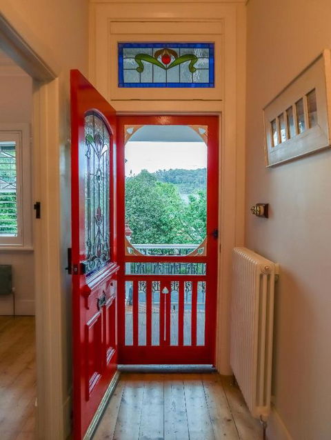 Vintage Charm On St. Leonards - Sunshine Coast Guide 1
