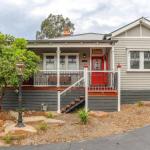 Vintage Charm On St. Leonards - Sunshine Coast Guide 0