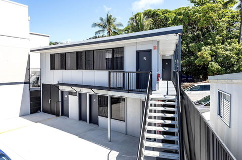 Airlie Sun & Sand Accommodation Studio 1 - Sunshine Coast Guide 1