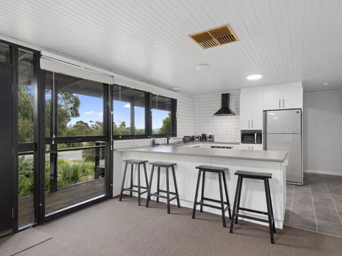 Silvers Anchor 2 Bennett Street - Sunshine Coast Guide 1