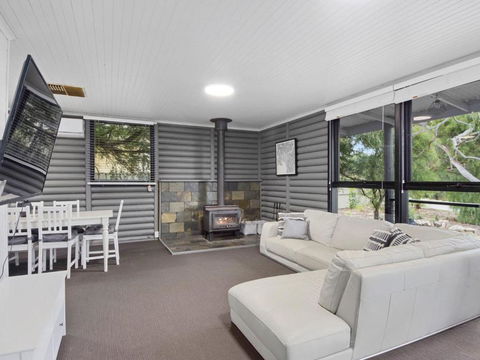Silvers Anchor 2 Bennett Street - Sunshine Coast Guide 4