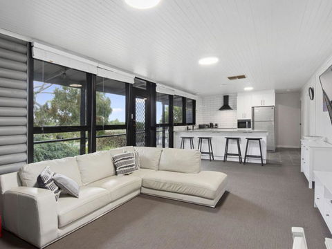Silvers Anchor 2 Bennett Street - Sunshine Coast Guide 6