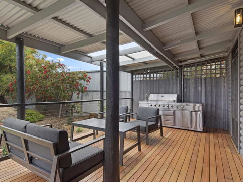 Silvers Anchor 2 Bennett Street - Sunshine Coast Guide 5