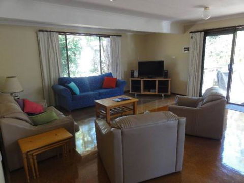 14 Tecoma Avenue Sandy Point - Sunshine Coast Guide 2