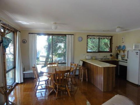 14 Tecoma Avenue Sandy Point - Sunshine Coast Guide 6