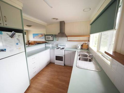 27 Beach Parade Sandy Point - Sunshine Coast Guide 6
