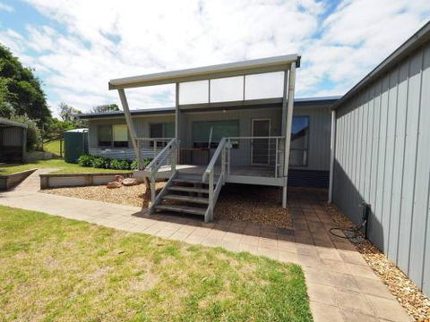 27 Beach Parade Sandy Point - Sunshine Coast Guide 0