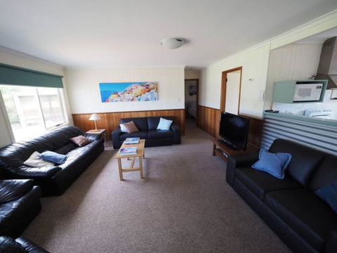 27 Beach Parade Sandy Point - Sunshine Coast Guide 2